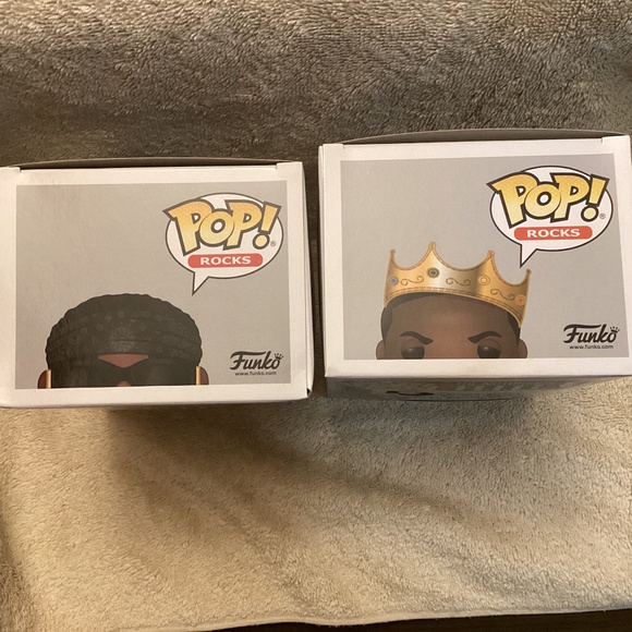 Funko Pop Notorious B.I.G. 77 78 with Jersey with Crown NEW - Picture 5 of 6